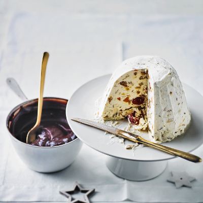 iced-amaretto-christmas-pudding-with-chocolate-sauce